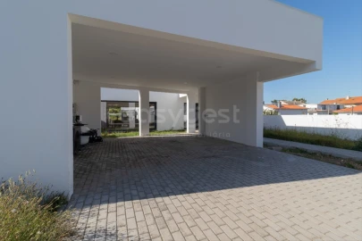 Moradia T5 para Venda em Charneca de Caparica e Sobreda