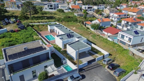 Moradia T5 para Venda em Charneca de Caparica e Sobreda