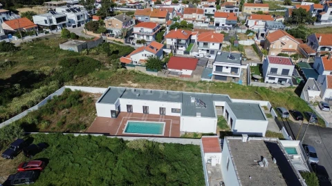 Moradia T5 para Venda em Charneca de Caparica e Sobreda