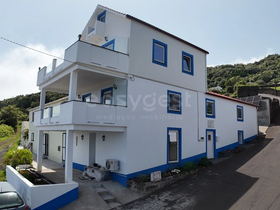 Moradia T3 para Venda em Lajes do Pico Foto 7