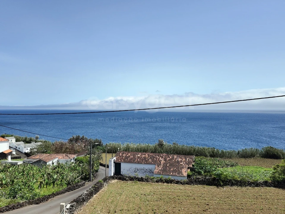 Moradia T3 para Venda em Lajes do Pico Foto 25