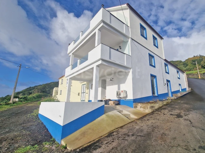 Moradia T3 para Venda em Lajes do Pico Foto 15