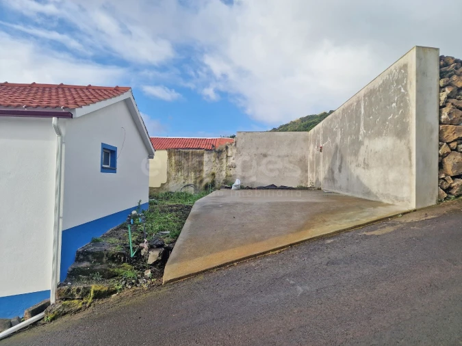 Moradia T3 para Venda em Lajes do Pico Foto 21