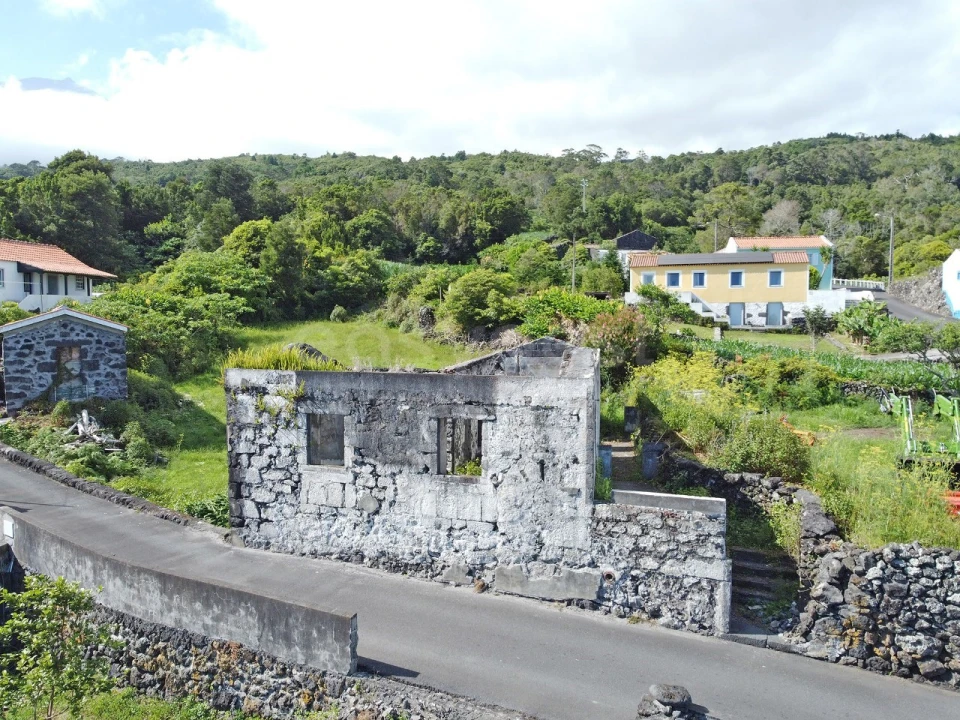 Moradia T3 para Venda em Lajes do Pico Foto 13