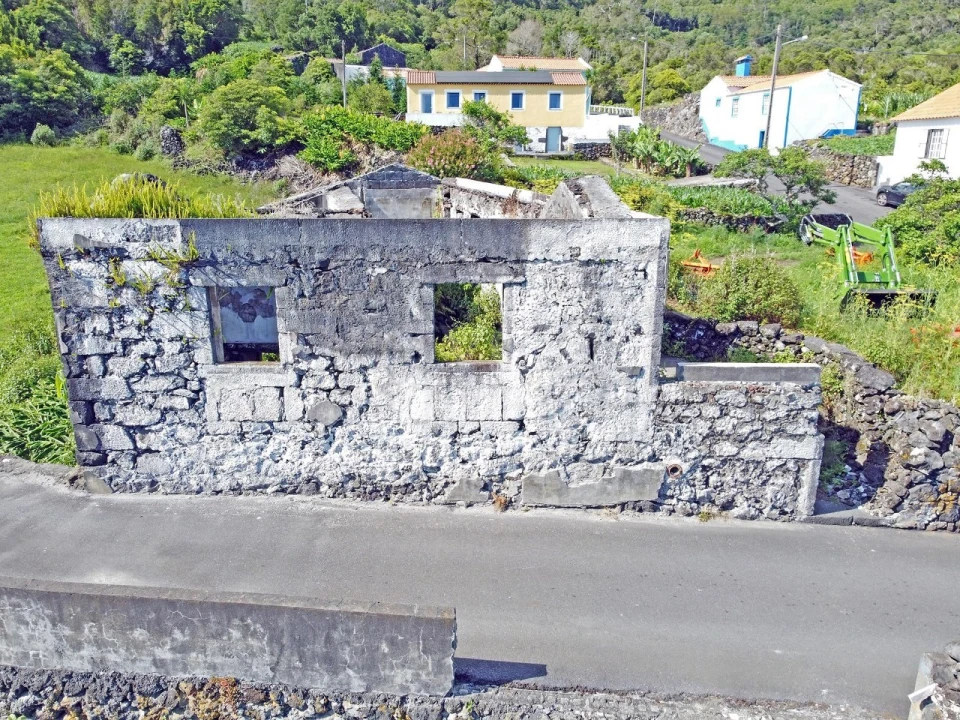 Moradia T3 para Venda em Lajes do Pico Foto 14