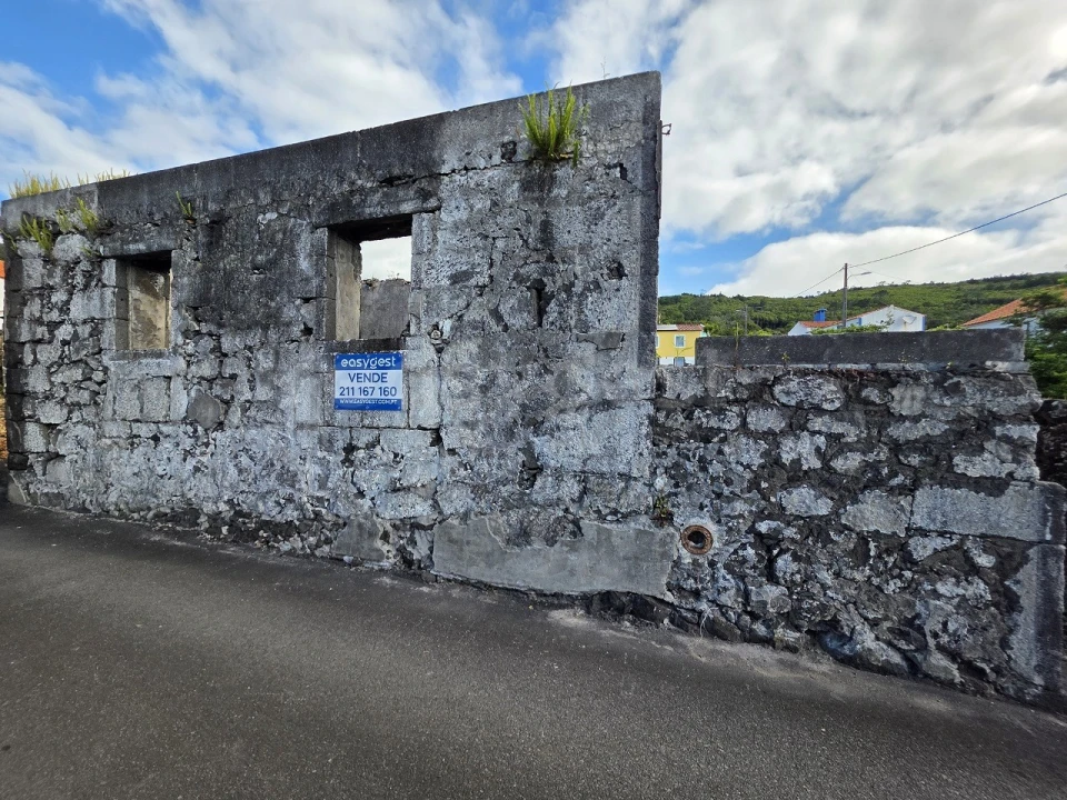Moradia T3 para Venda em Lajes do Pico Foto 1