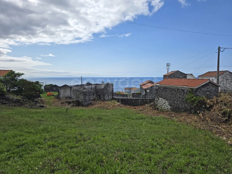 Moradia T3 para Venda em Lajes do Pico Foto 8