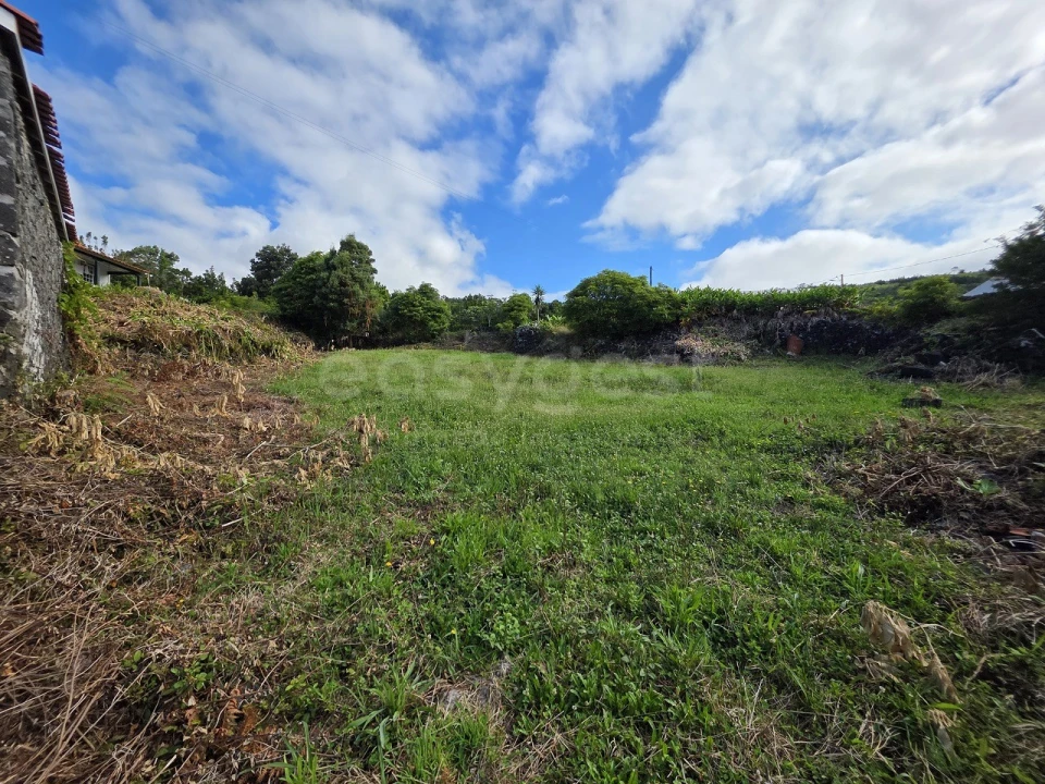 Moradia T3 para Venda em Lajes do Pico Foto 10