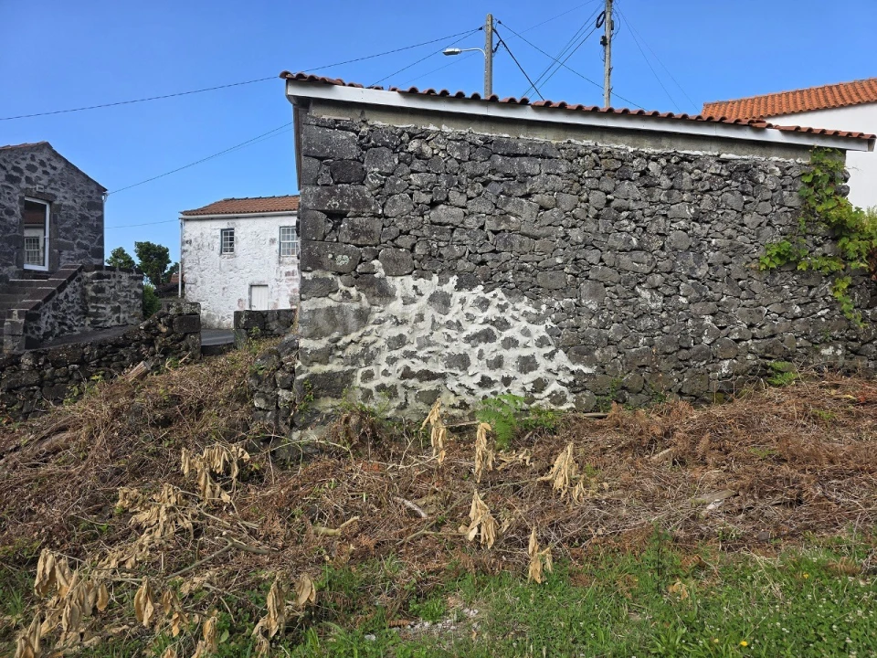 Moradia T3 para Venda em Lajes do Pico Foto 17