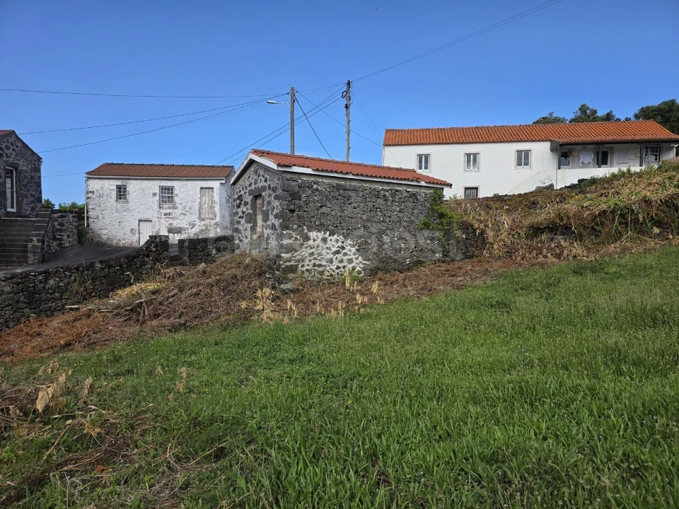 Moradia T3 para Venda em Lajes do Pico Foto 18