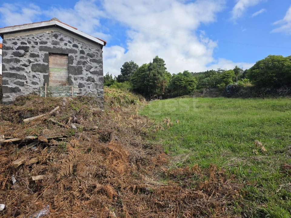 Moradia T3 para Venda em Lajes do Pico Foto 19