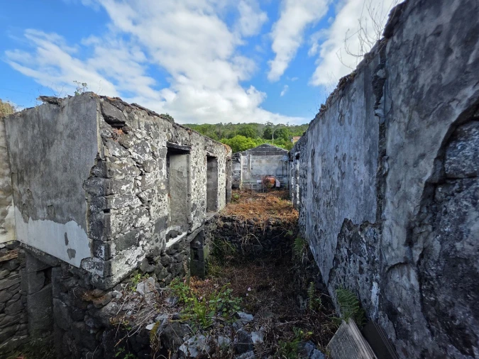 Moradia T3 para Venda em Lajes do Pico Foto 4