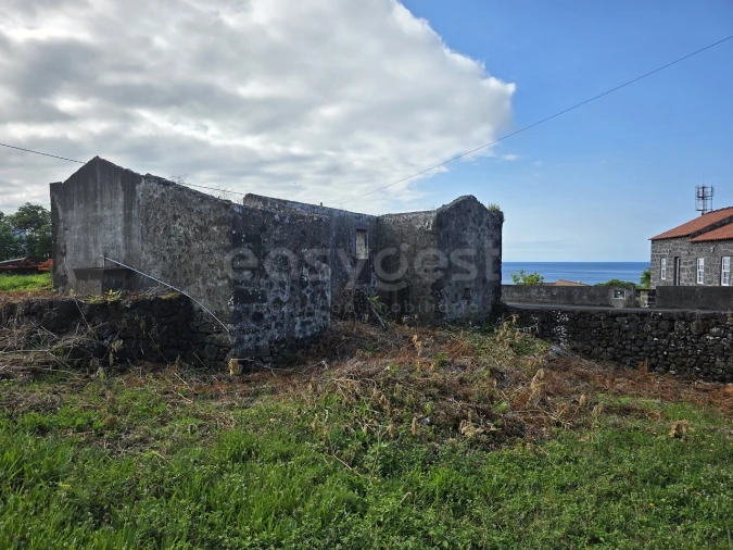 Moradia T3 para Venda em Lajes do Pico Foto 7