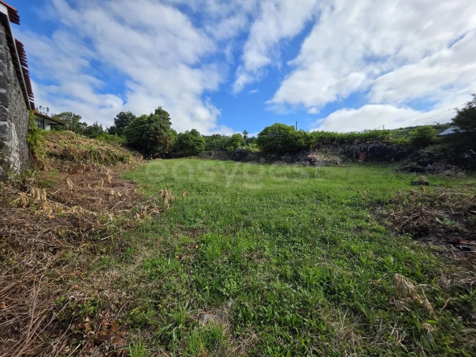 Moradia T3 para Venda em Lajes do Pico Foto 10