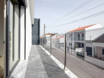 Moradia T3 para Venda em Atalaia e Alto Estanqueiro-Jardia