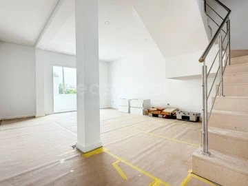 Moradia T3 para Venda em Atalaia e Alto Estanqueiro-Jardia