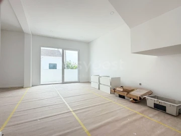 Moradia T3 para Venda em Atalaia e Alto Estanqueiro-Jardia