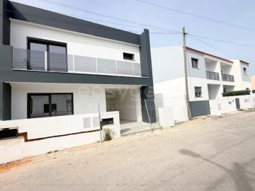Moradia T3 para Venda em Atalaia e Alto Estanqueiro-Jardia