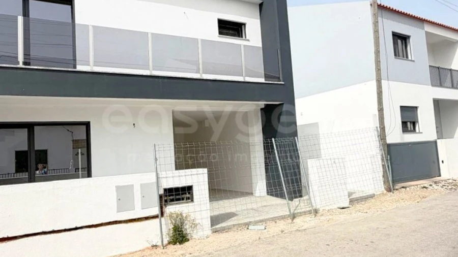 Moradia T3 para Venda em Atalaia e Alto Estanqueiro-Jardia