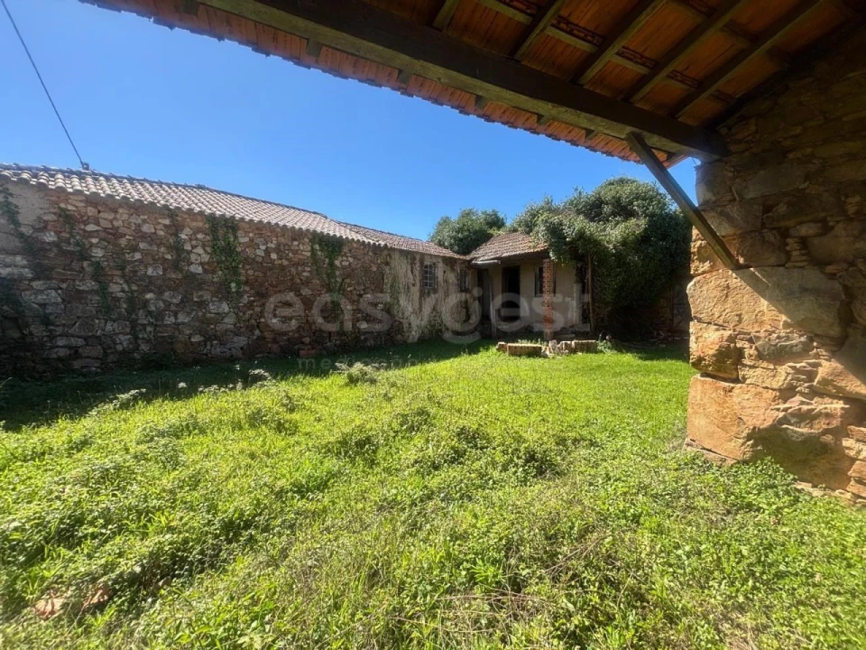 Moradia T3 para Venda em Carapinha Foto 4