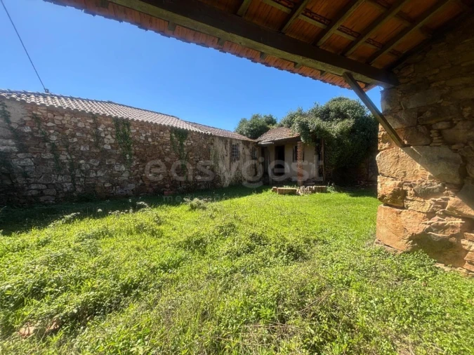 Moradia T3 para Venda em Carapinha Foto 4