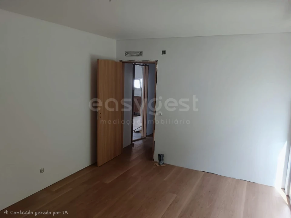 Moradia T2 para Venda em Evora de Alcobaça Foto 3