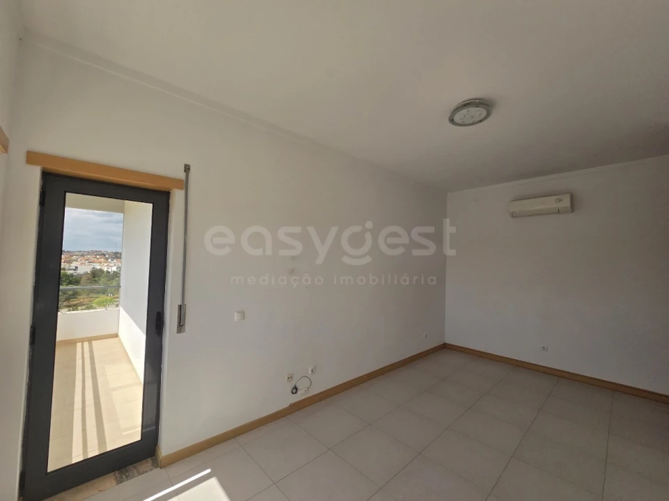 Apartamento T1 para Venda em Charneca de Caparica e Sobreda Foto 12