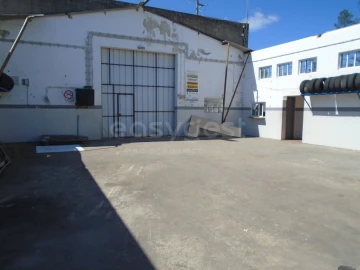 Armazém para Venda em Pataias e Martingança
