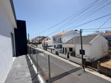 Moradia T3 para Venda em Atalaia e Alto Estanqueiro-Jardia