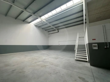 Armazém para Arrendamento em Póvoa de Varzim, Beiriz e Argivai
