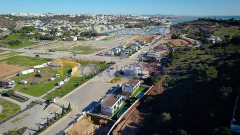 Moradia T4 para Venda em Albufeira e Olhos de Água