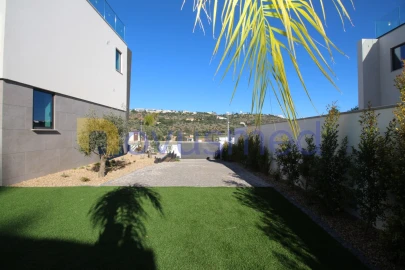 Moradia T4 para Venda em Albufeira e Olhos de Água