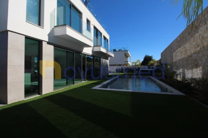 Moradia T4 para Venda em Albufeira e Olhos de Água