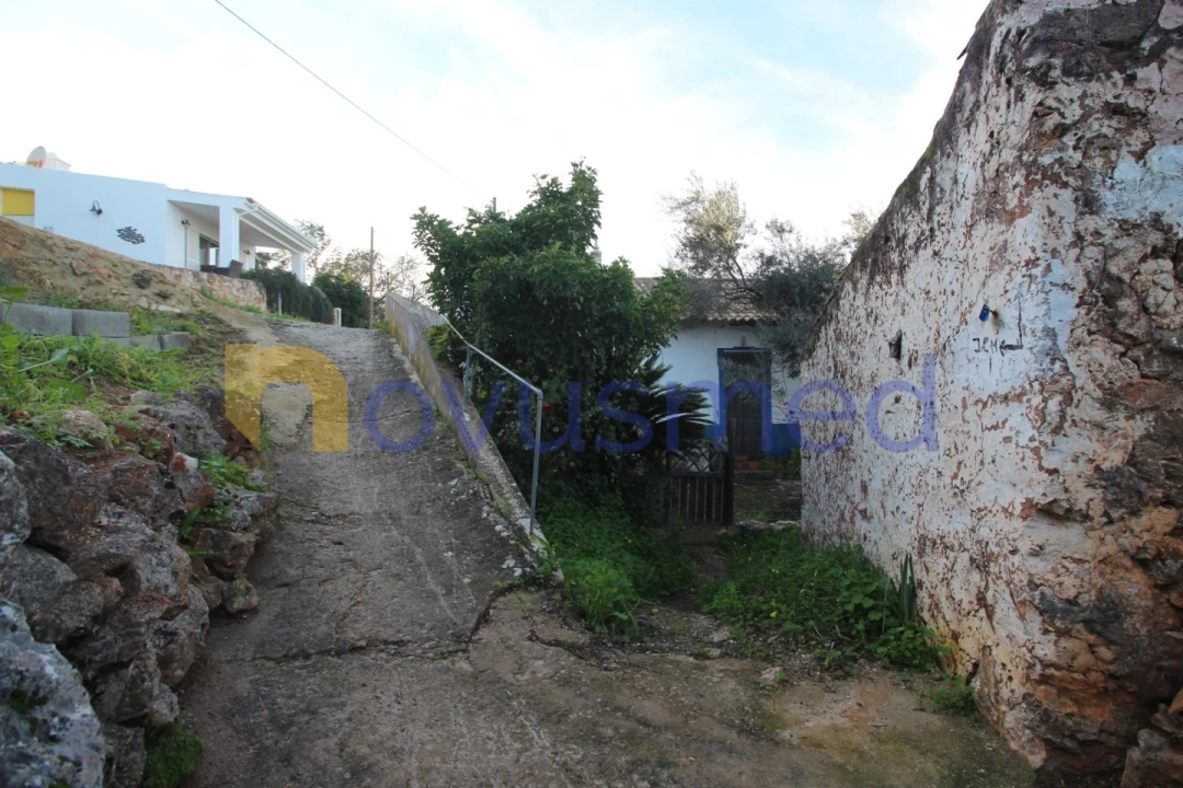 Moradia T1 para Venda em Alte Foto 11