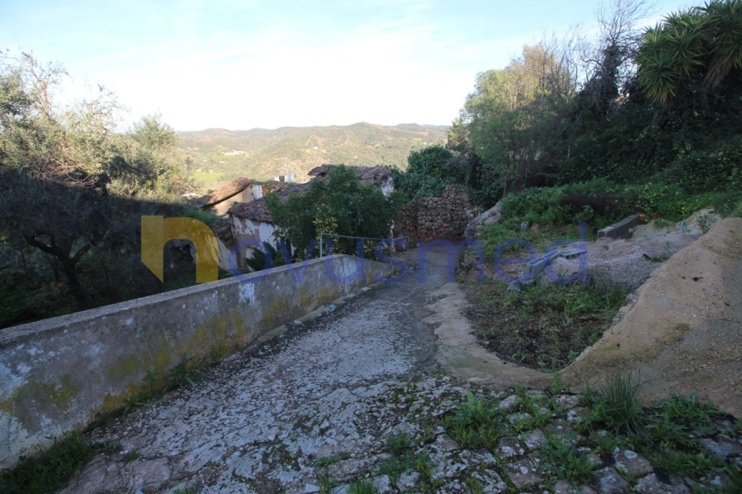 Moradia T1 para Venda em Alte Foto 18