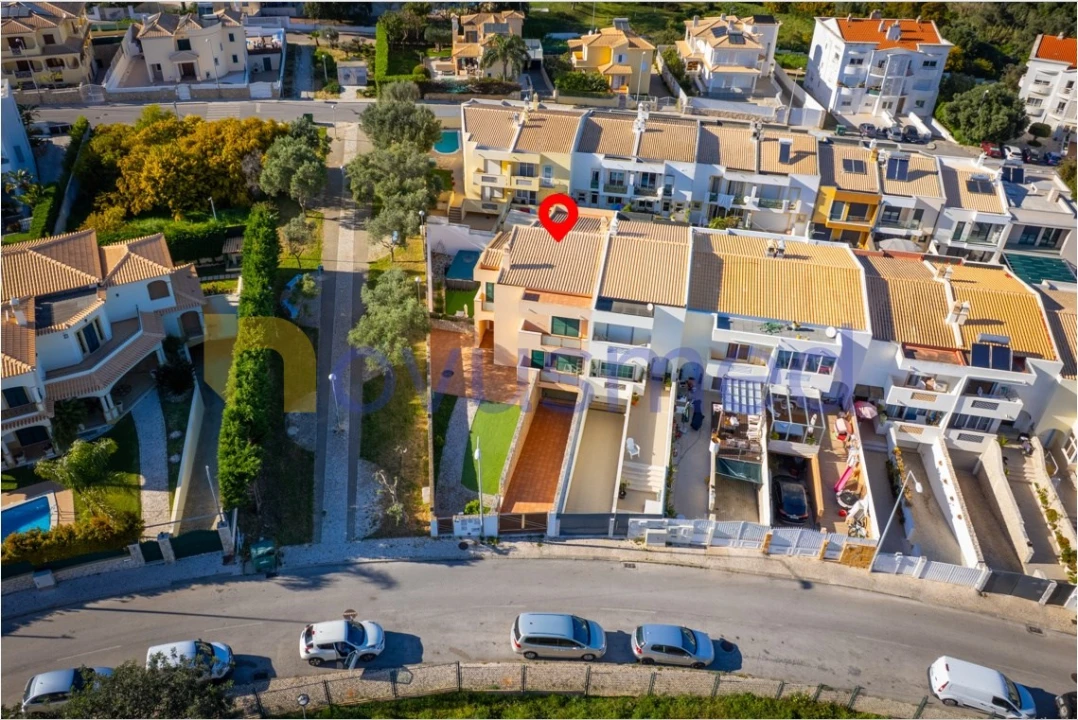 Moradia T4 para Venda em Albufeira e Olhos de Água Foto 1