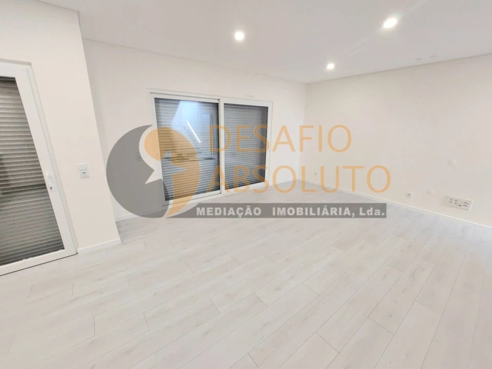 Moradia T4 para Venda em Fernao Ferro Foto 5