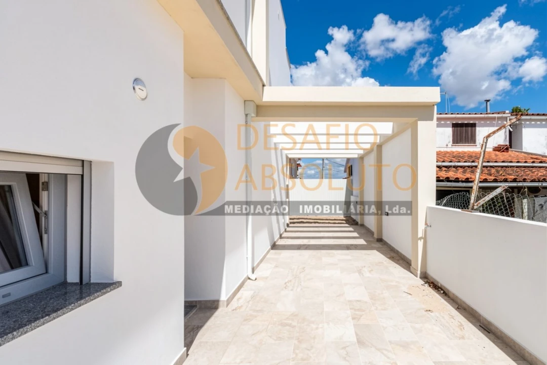 Moradia T3 para Venda em Fernao Ferro Foto 22