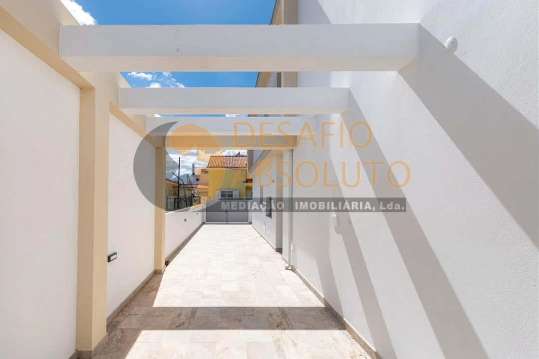 Moradia T3 para Venda em Fernao Ferro Foto 23