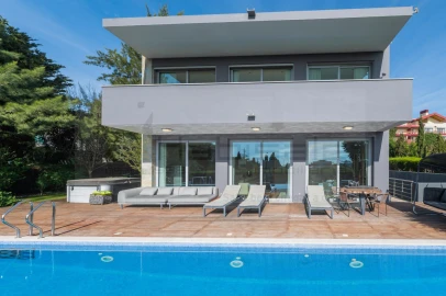 Moradia T6 para Venda em Queluz e Belas