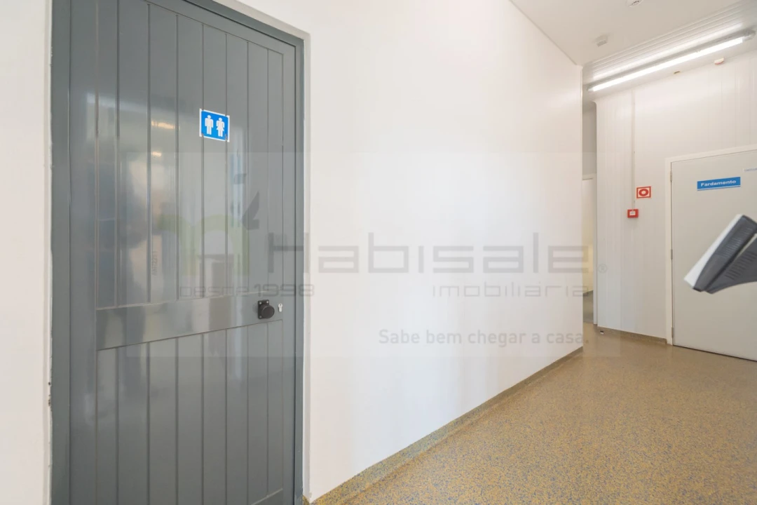 Armazém para Venda em Vialonga Foto 28