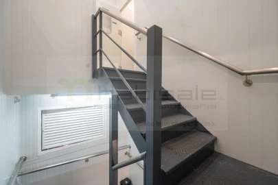 Armazém para Venda em Vialonga