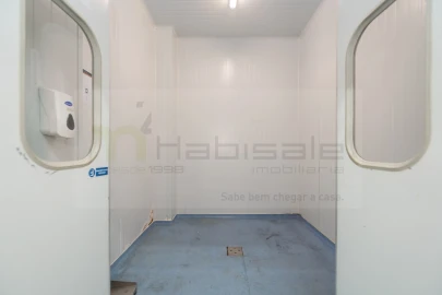 Armazém para Venda em Vialonga