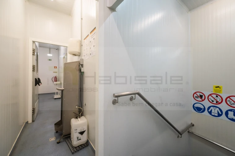 Armazém para Venda em Vialonga Foto 35