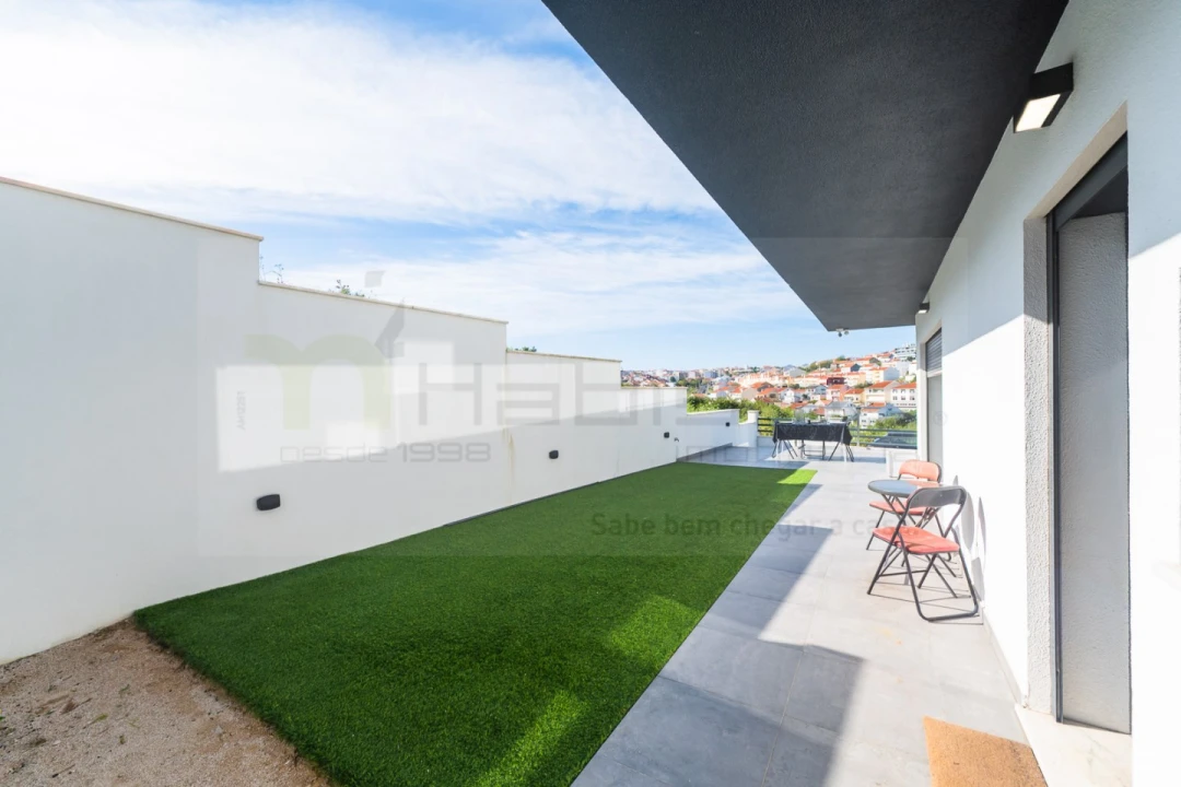 Moradia T4 para Venda em Pontinha e Famões Foto 18