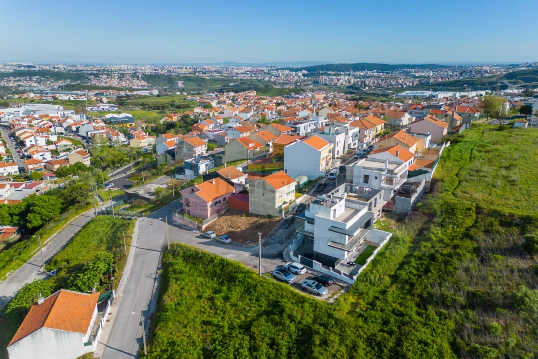 Moradia T4 para Venda em Pontinha e Famões Foto 47