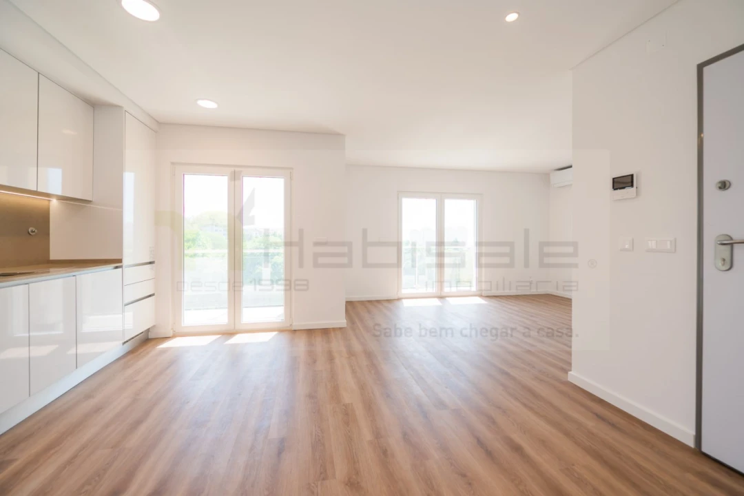 Apartamento T2 para Venda em Carcavelos e Parede Foto 12