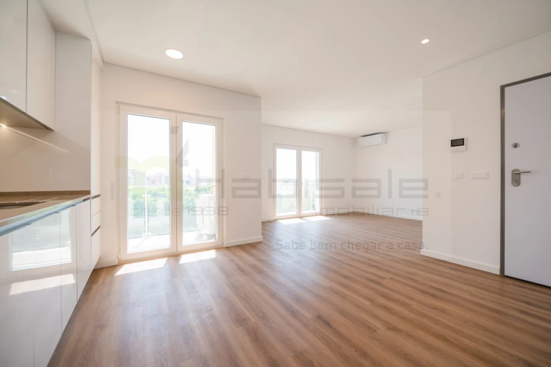 Apartamento T2 para Venda em Carcavelos e Parede Foto 13