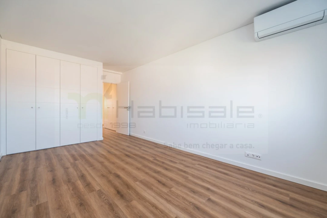 Apartamento T2 para Venda em Carcavelos e Parede Foto 16