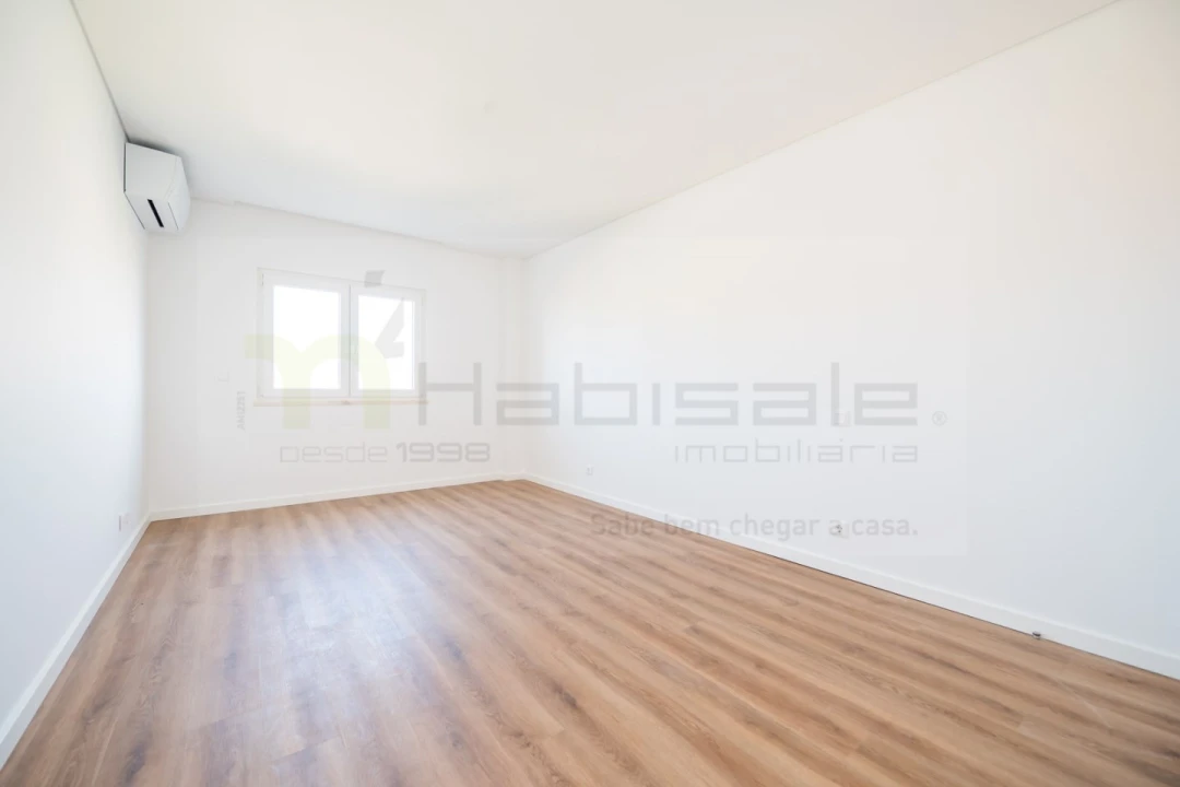 Apartamento T2 para Venda em Carcavelos e Parede Foto 17